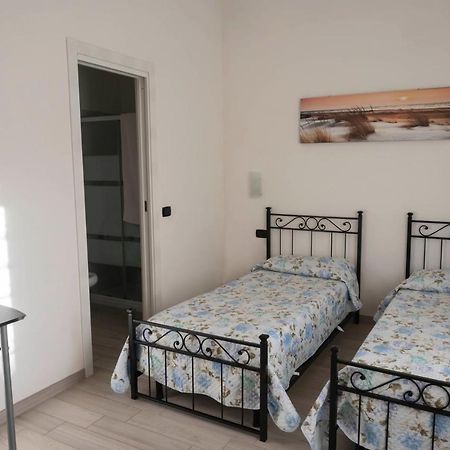 Il Giardino Dell'Eden Bed & Breakfast Acilia Bagian luar foto