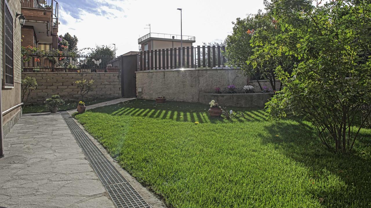 Il Giardino Dell'Eden Bed & Breakfast Acilia Bagian luar foto